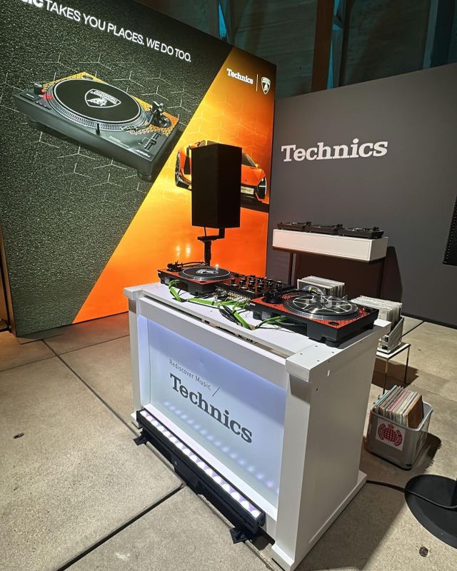 @technics_global & @lamborghini collaboration ✨✨✨ photo from @patdj.de our German distributor 😌
#technics #lamborghini